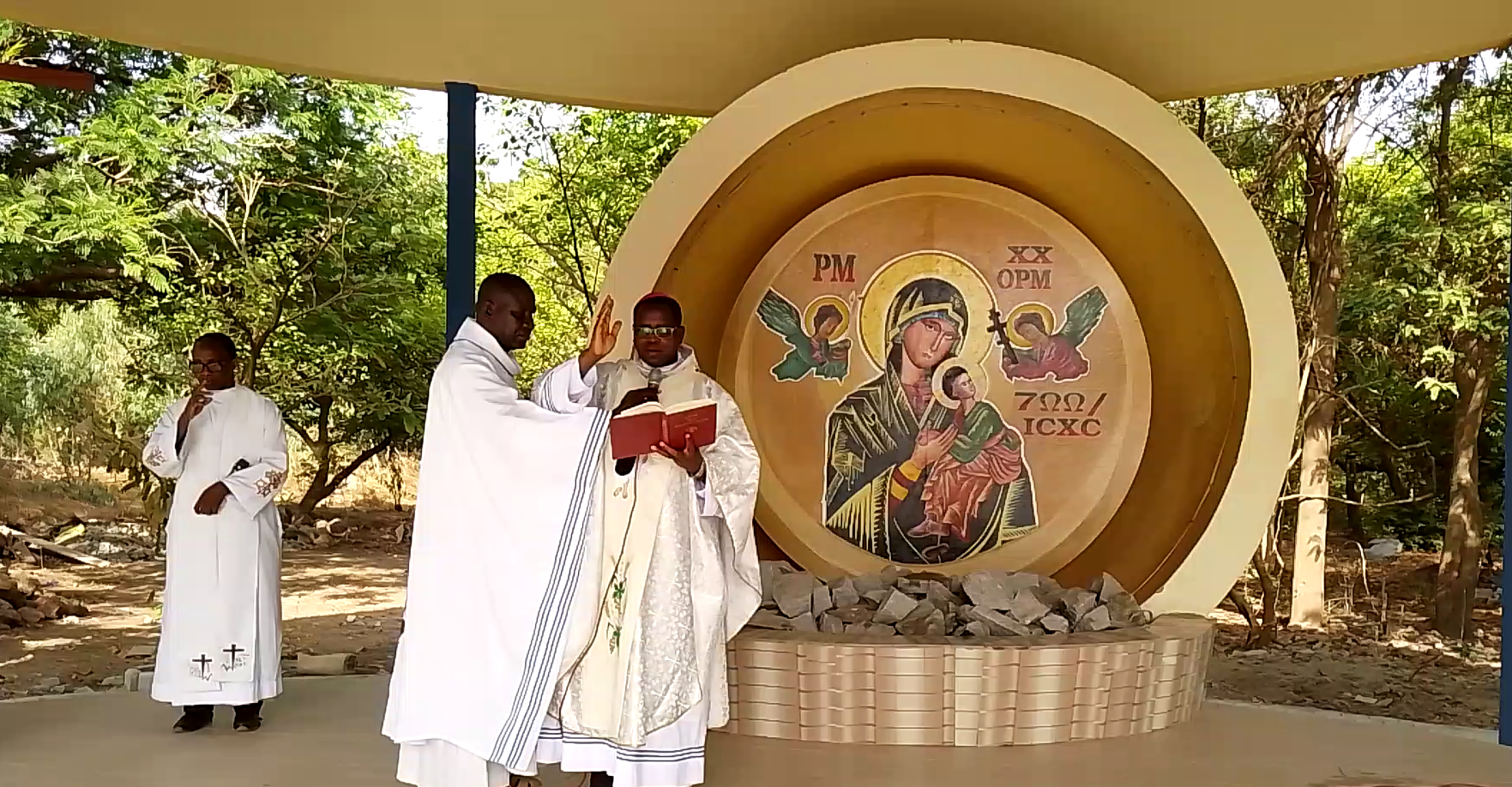 LA TENTE A MARIE BENIE PAR MONSEIGNEUR PROSPER KONTIEBO A L’HOPITAL PAUL VI